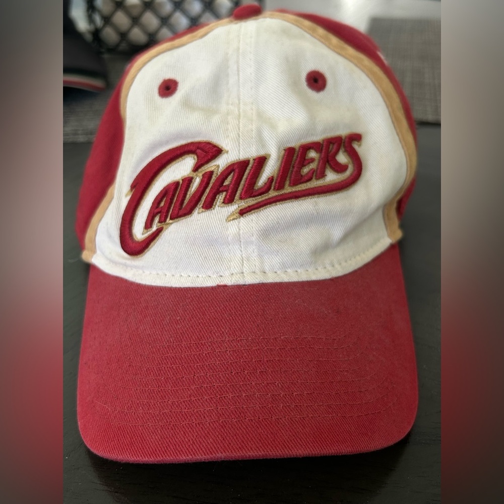 Cleveland Cavaliers red/white/gold vintage hat. Fitted back embroidered logo